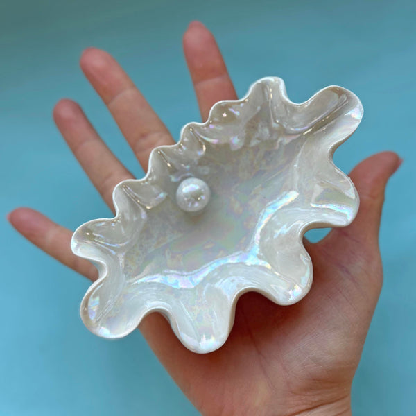 Porcelain Clam Shell Pinch Pot - Big Pearl