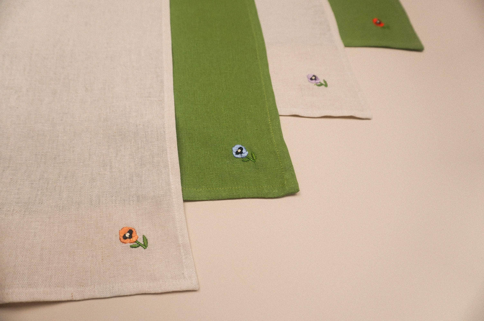 Winter Pansy Napkins (Set of 4)