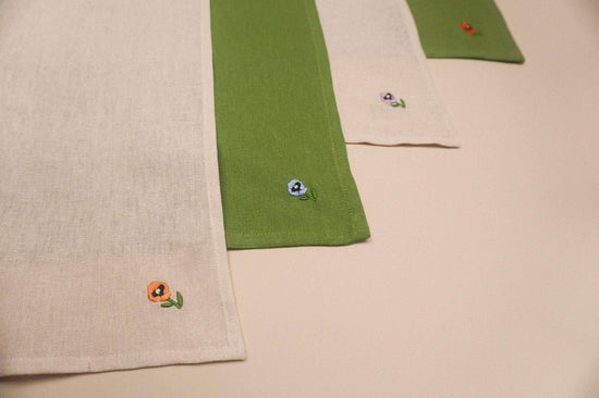 Winter Pansy Napkins (Set of 4)
