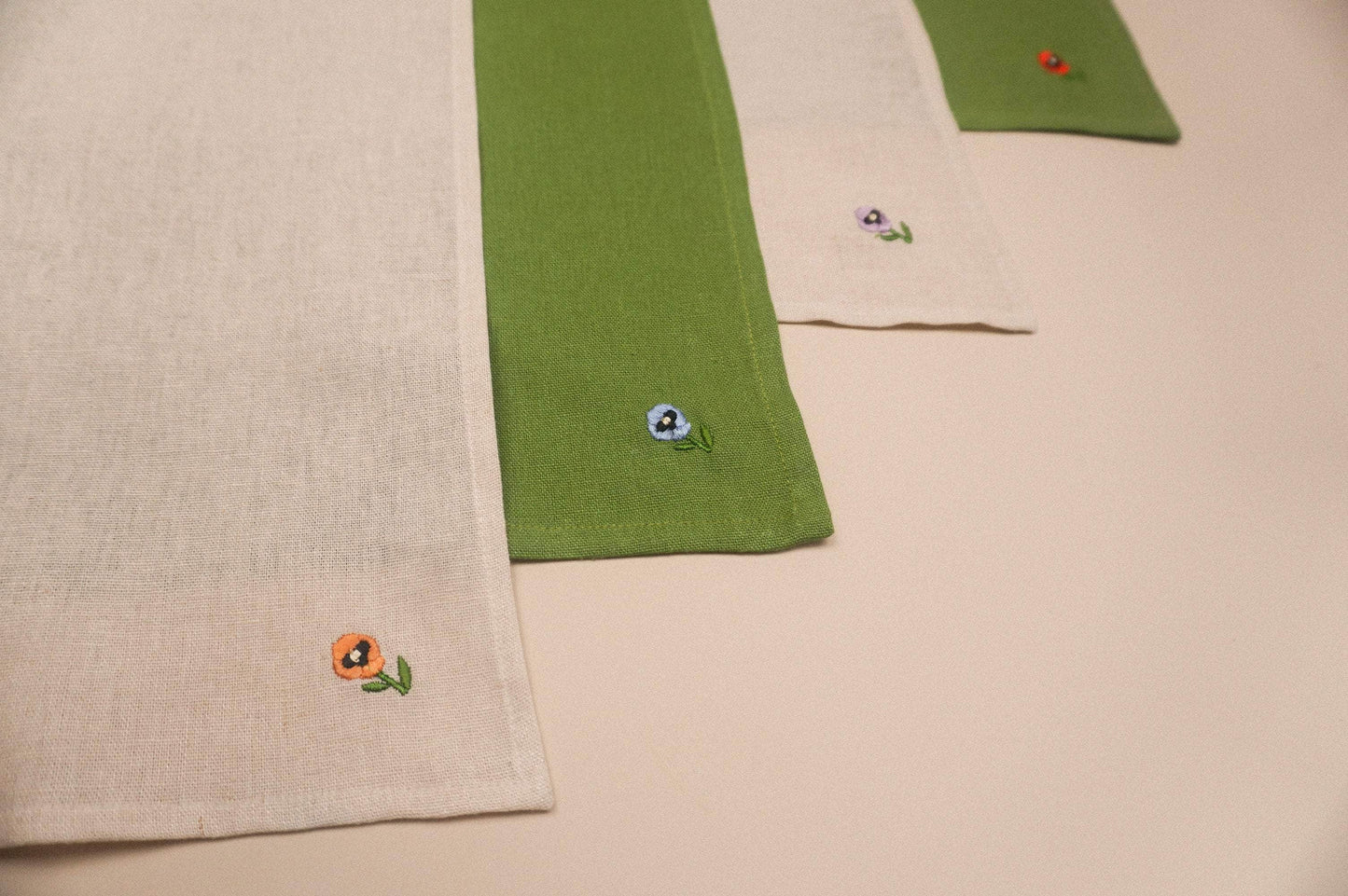 Winter Pansy Napkins (Set of 4)