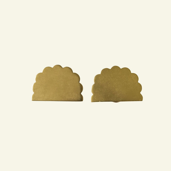 Scallop Knob, Lacquered Brass