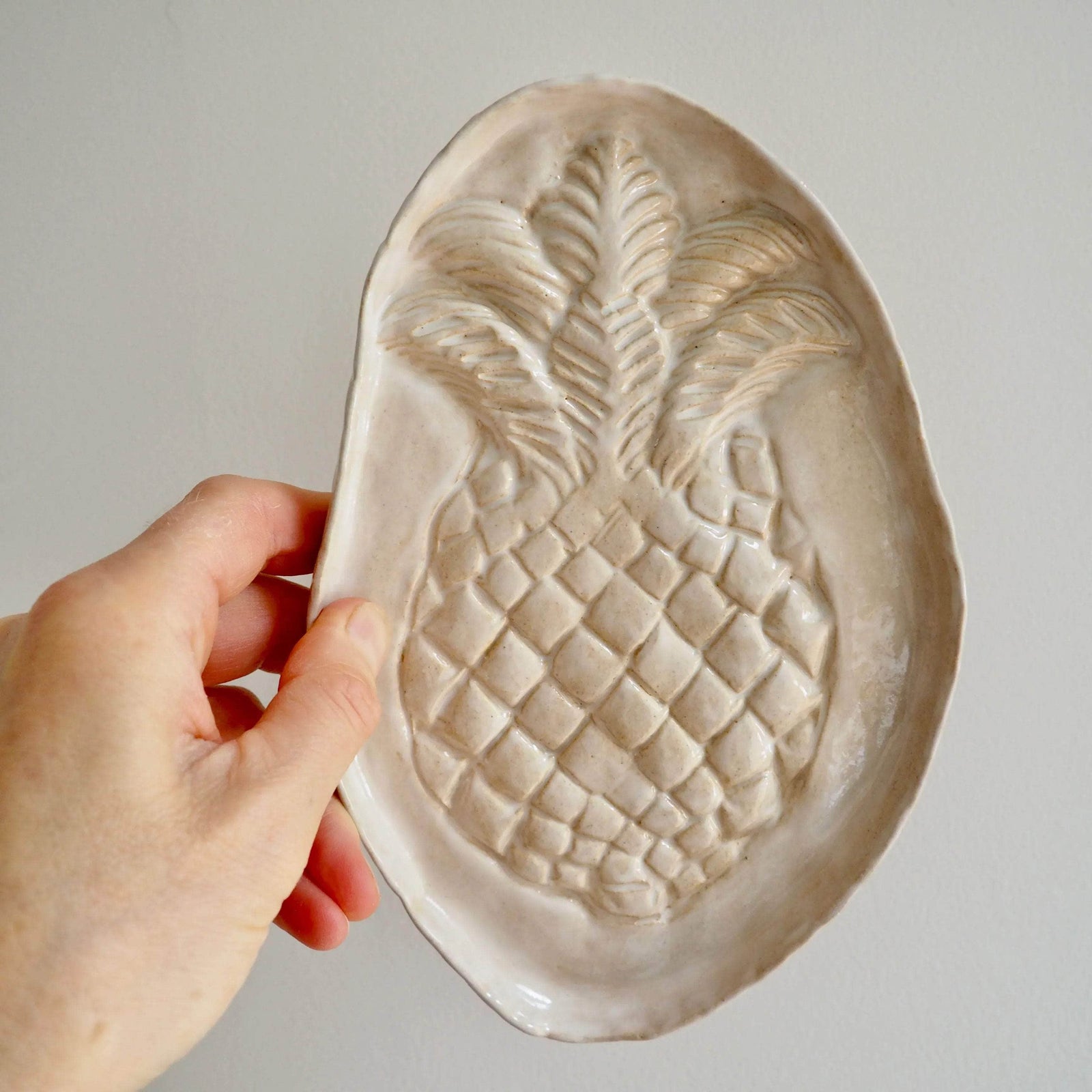 Ceramic Oatmeal Gloss Pineapple Serving Plate