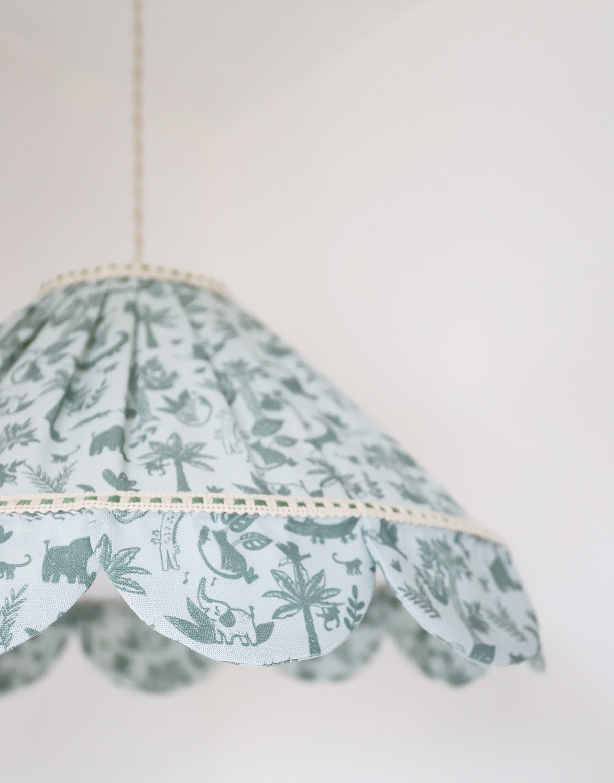 Conical Pendant Light With Petal Finish Mika “Savanne”