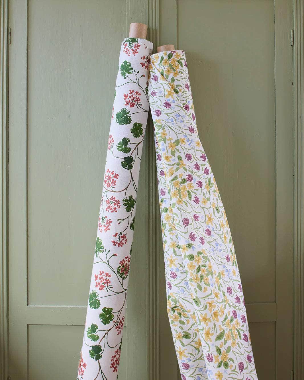 Geraniums Linen