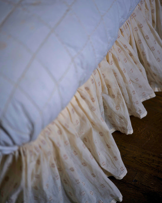 The Valance in Chestnut