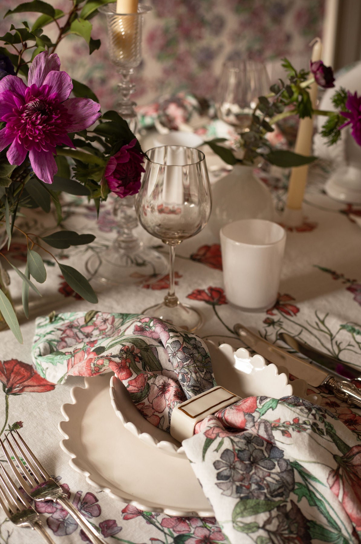 English Cutting Garden Linen Table Cloth