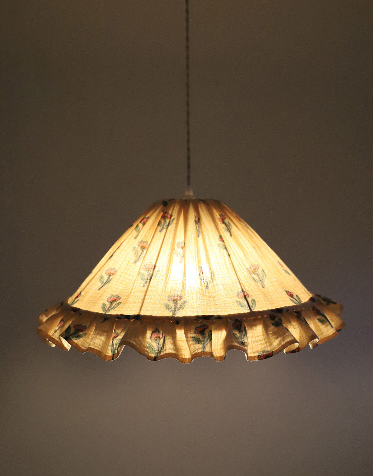 Conical Pendant Light With Ruffle Emilia “Flora”