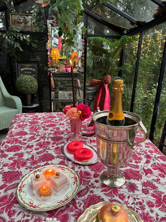 Tony Tablecloth Red Flowers