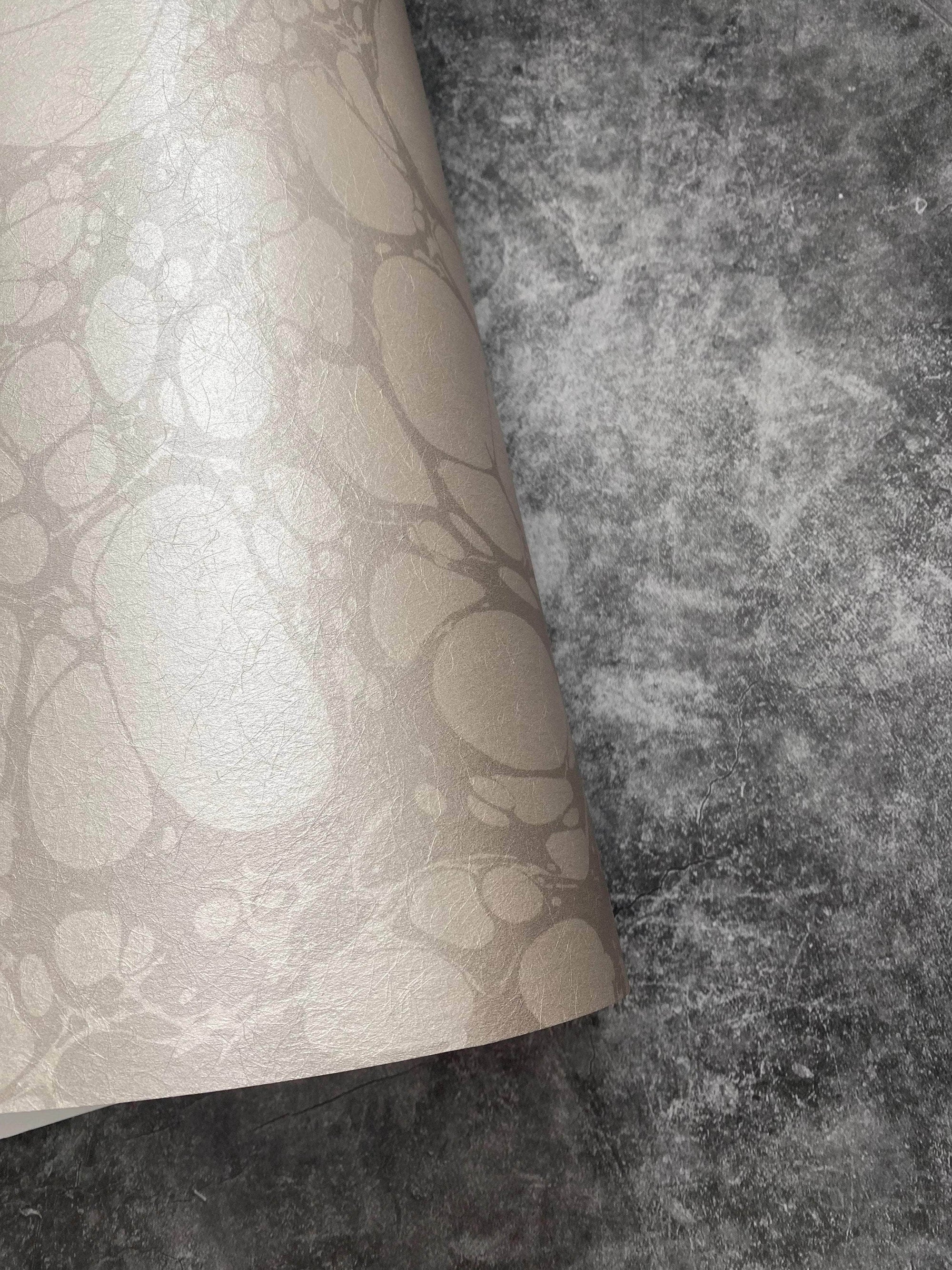 Marbled Wallpaper - 'Moucheté' Col: Silver Ghost - Mica Coated Non-Woven