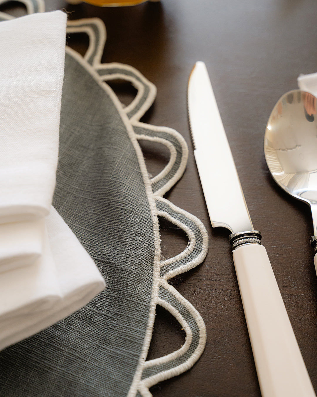 Halo Placemat, Grey with Ecru