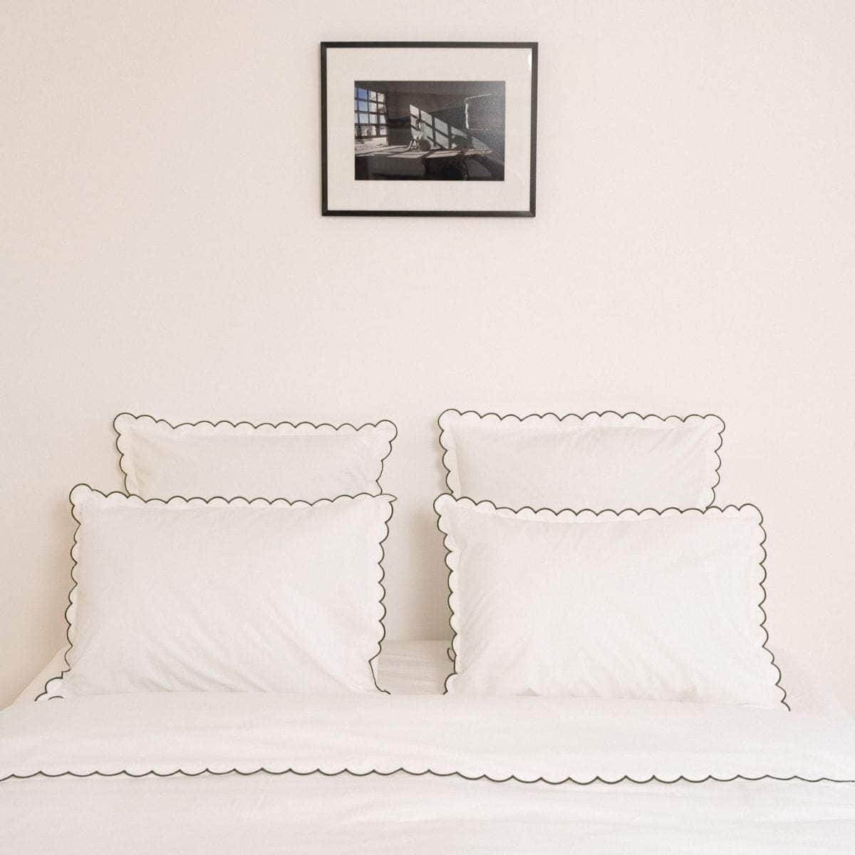 The Scalloped Pillowcases in White & Forest Green Cotton Percale (Set of 2)