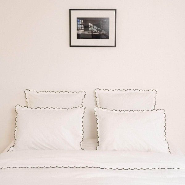 The Scalloped Pillowcases in White & Forest Green Cotton Percale (Set of 2)