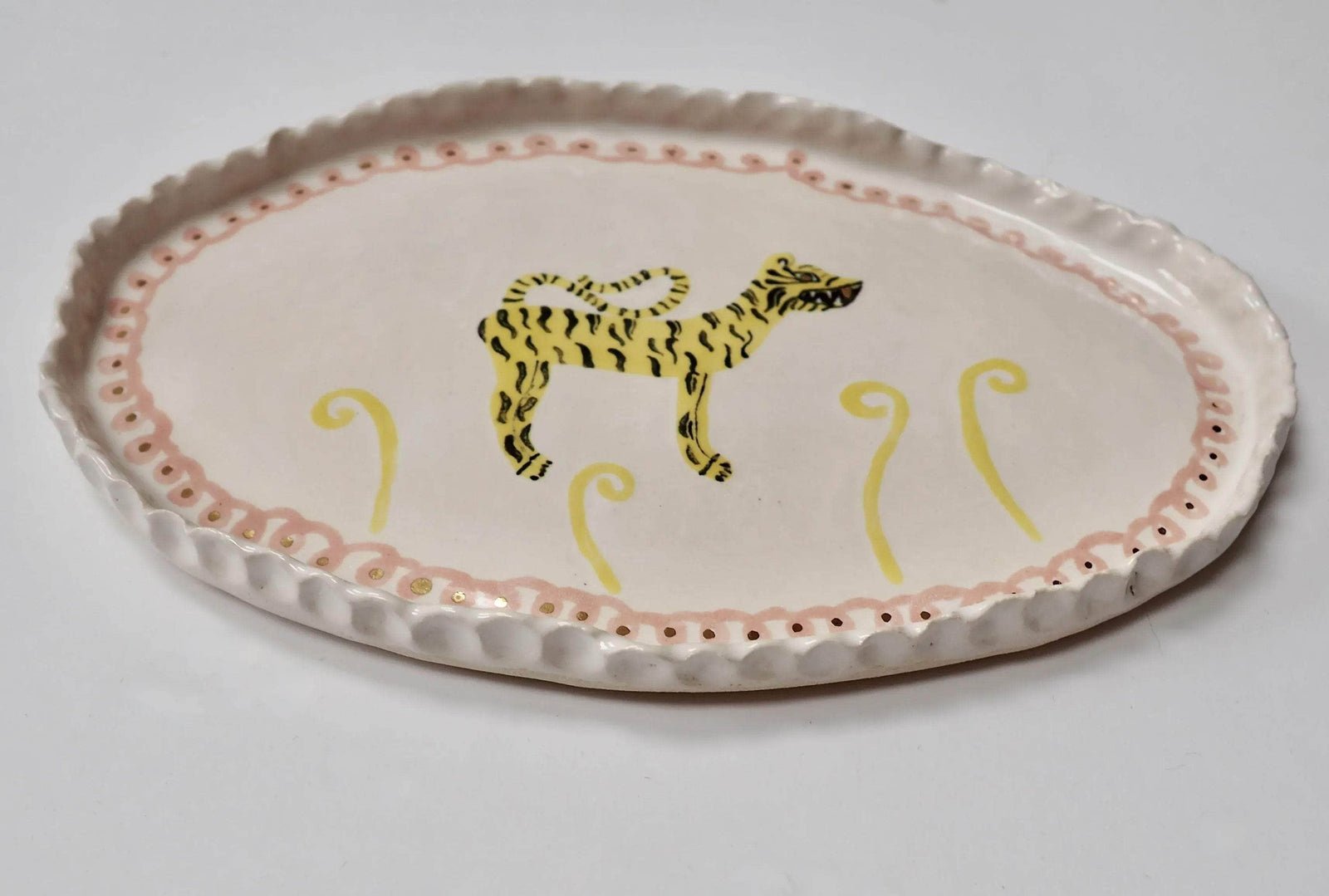 Decorative Handmade Ceramic Oval Tiger Plate