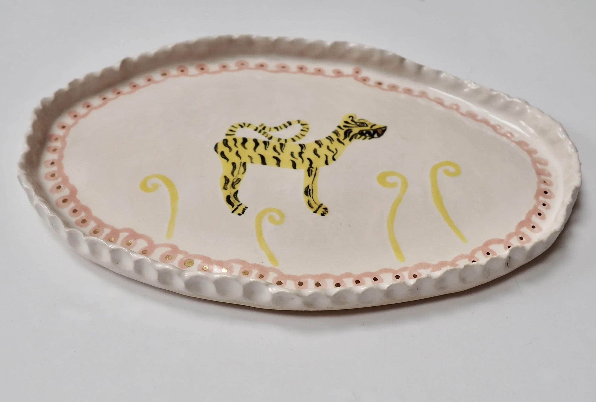 Decorative Handmade Ceramic Oval Tiger Plate
