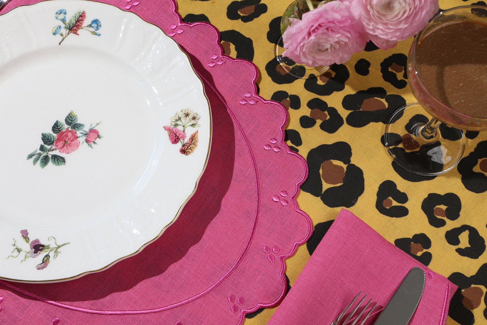 Eloise Pink Oval Linen Placemat