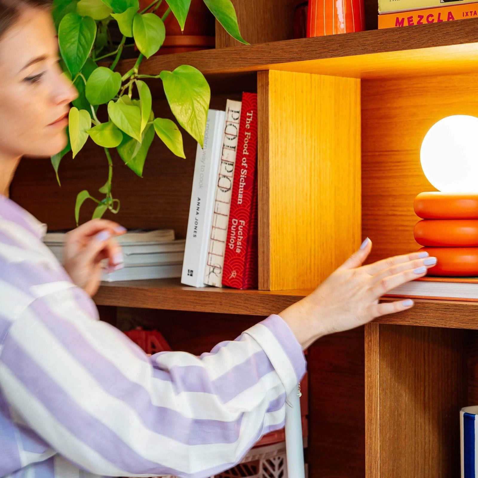 Peel orange cordless table lamp