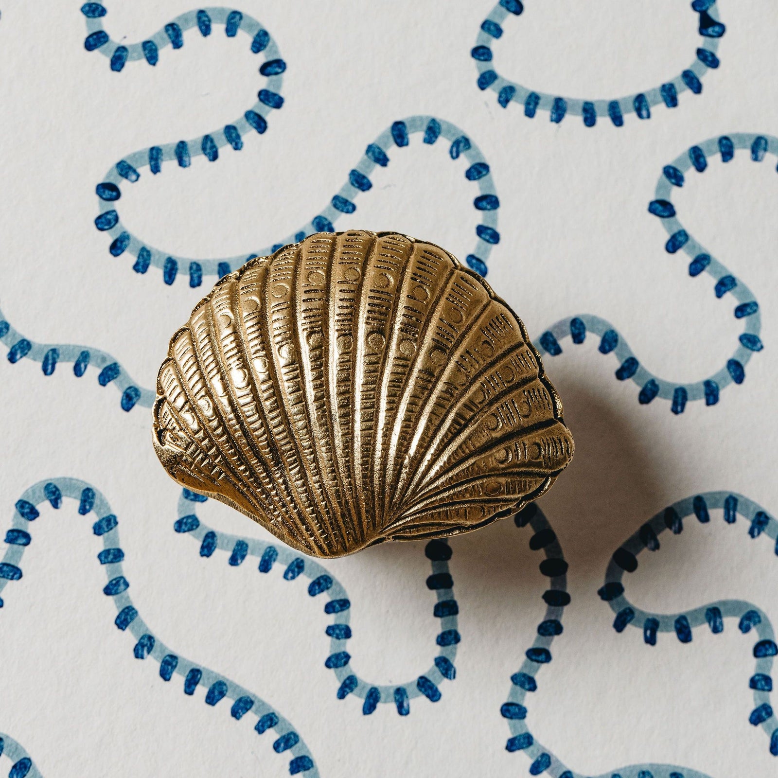 Cockle Shell Knob, Antique Brass