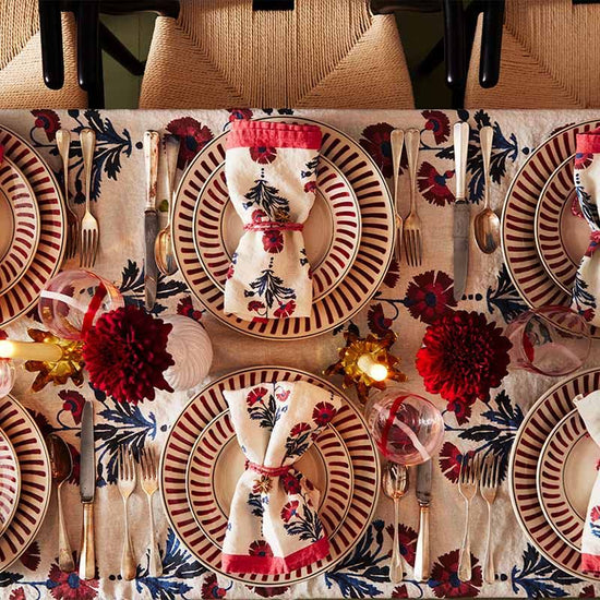 Tablecloth Dianthus in Indigo Iron