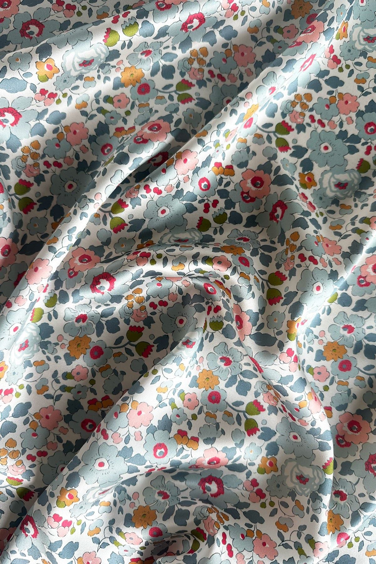 EXCLUSIVE Silk Pillowcase made with Liberty Fabric BETSY GREY