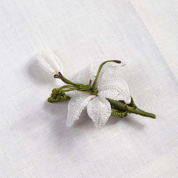 Dinner Napkin w/ Lily Pin
