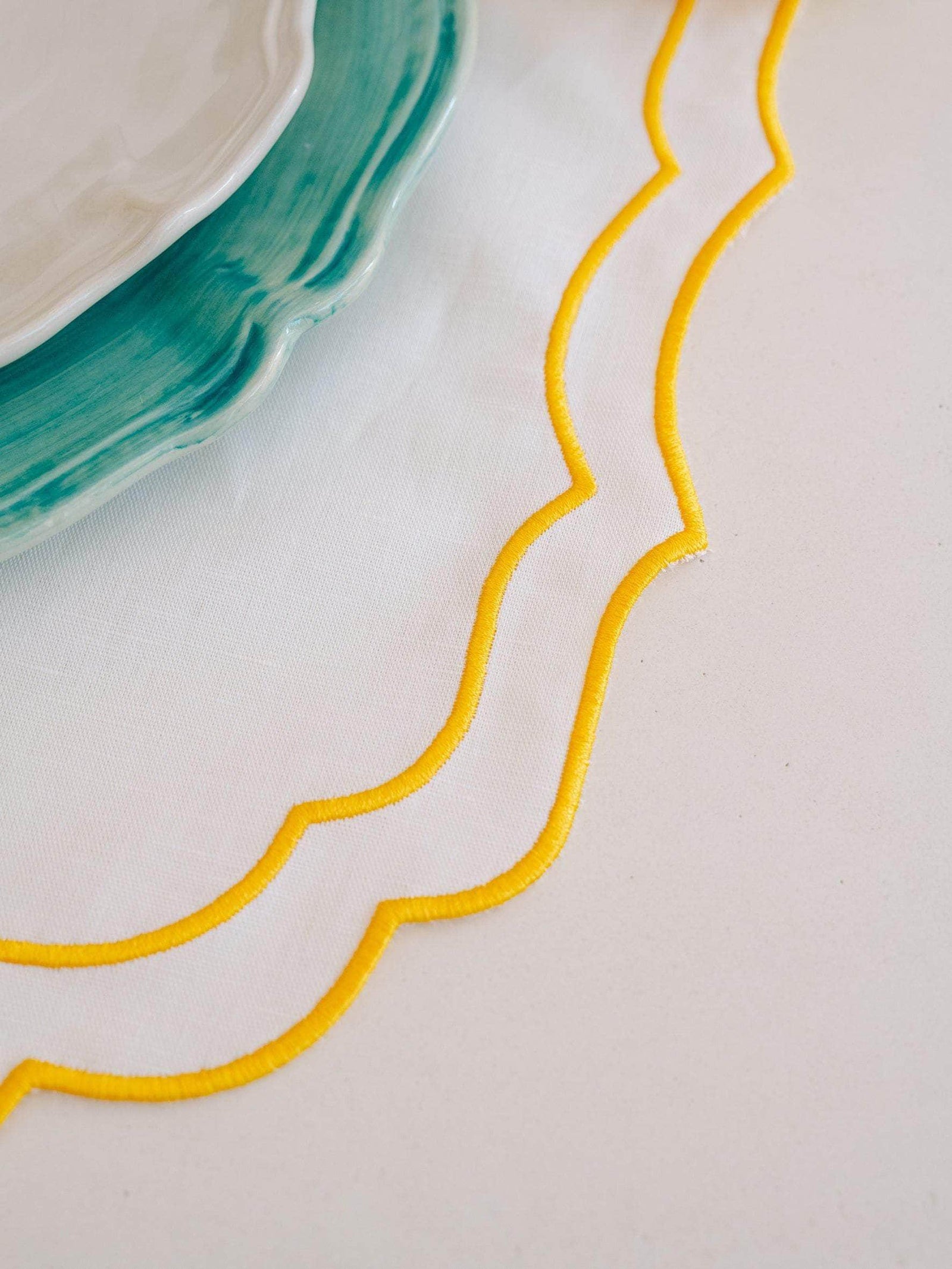 Greta Placemat, White with Yellow - Anti-Stain