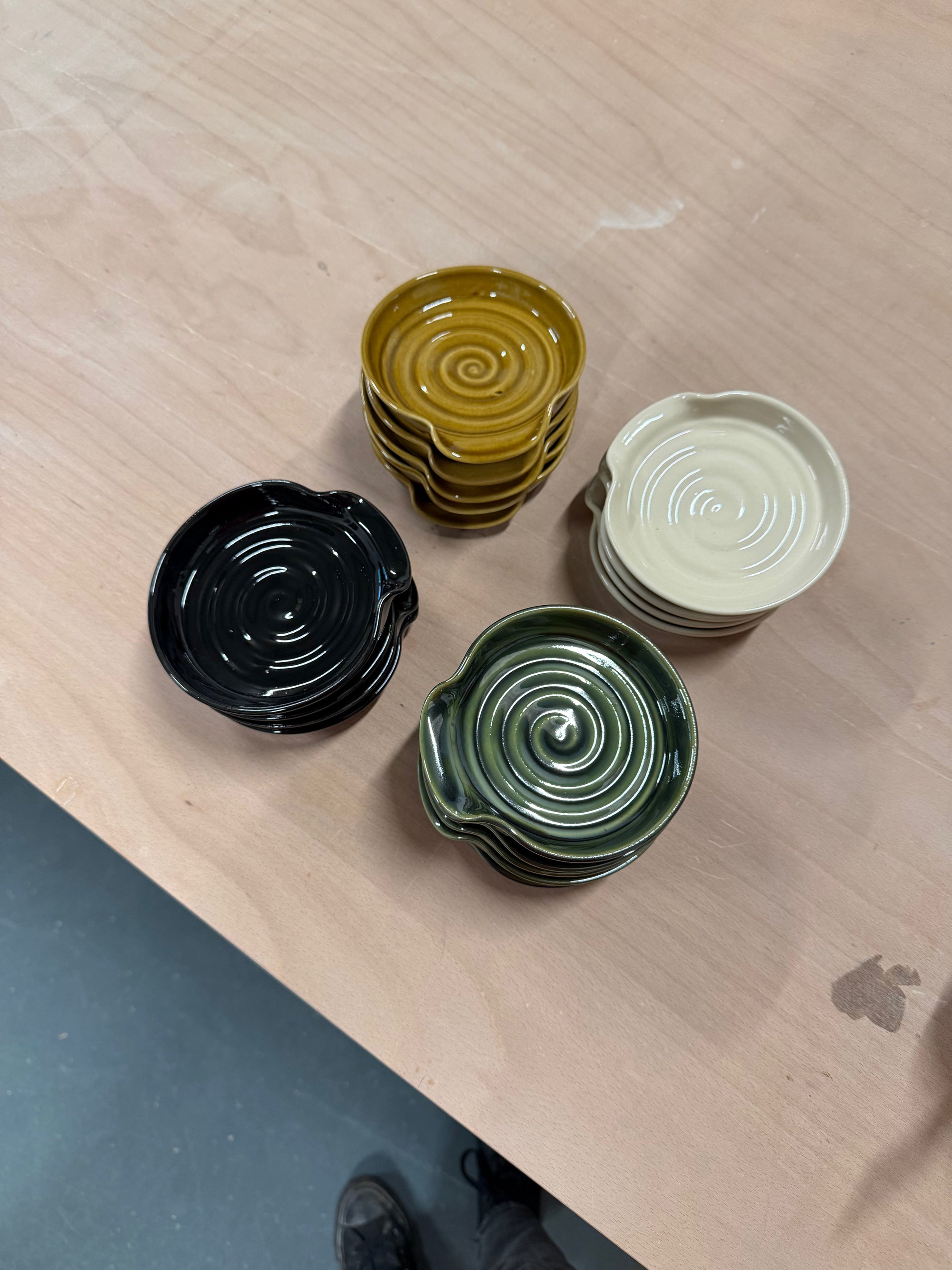 Glossy Cream Spoon Rest