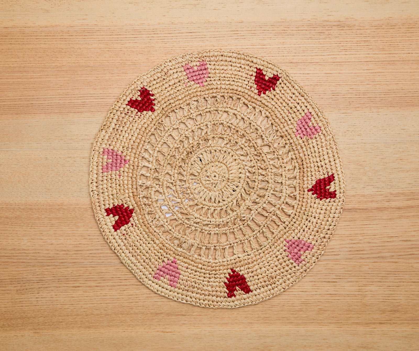 Handwoven Heart Raffia Placemat – Artisan Table Décor with Red & Pink Hearts