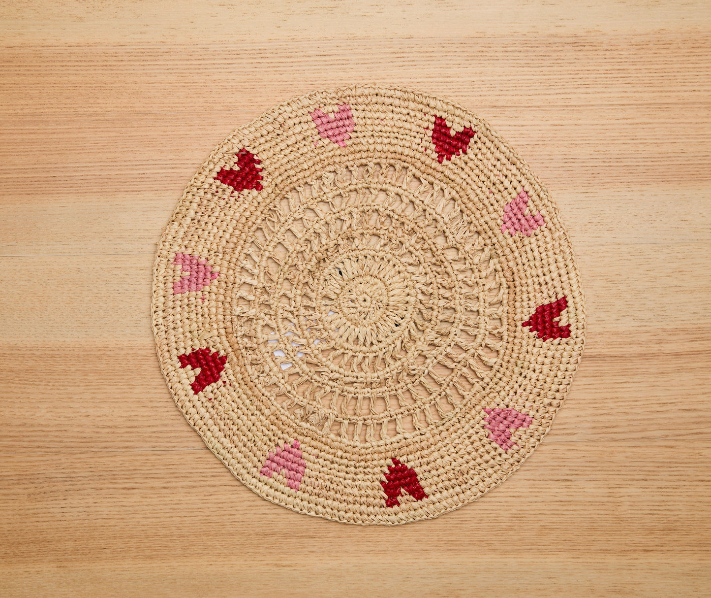 Handwoven Heart Raffia Placemat – Artisan Table Décor with Red & Pink Hearts
