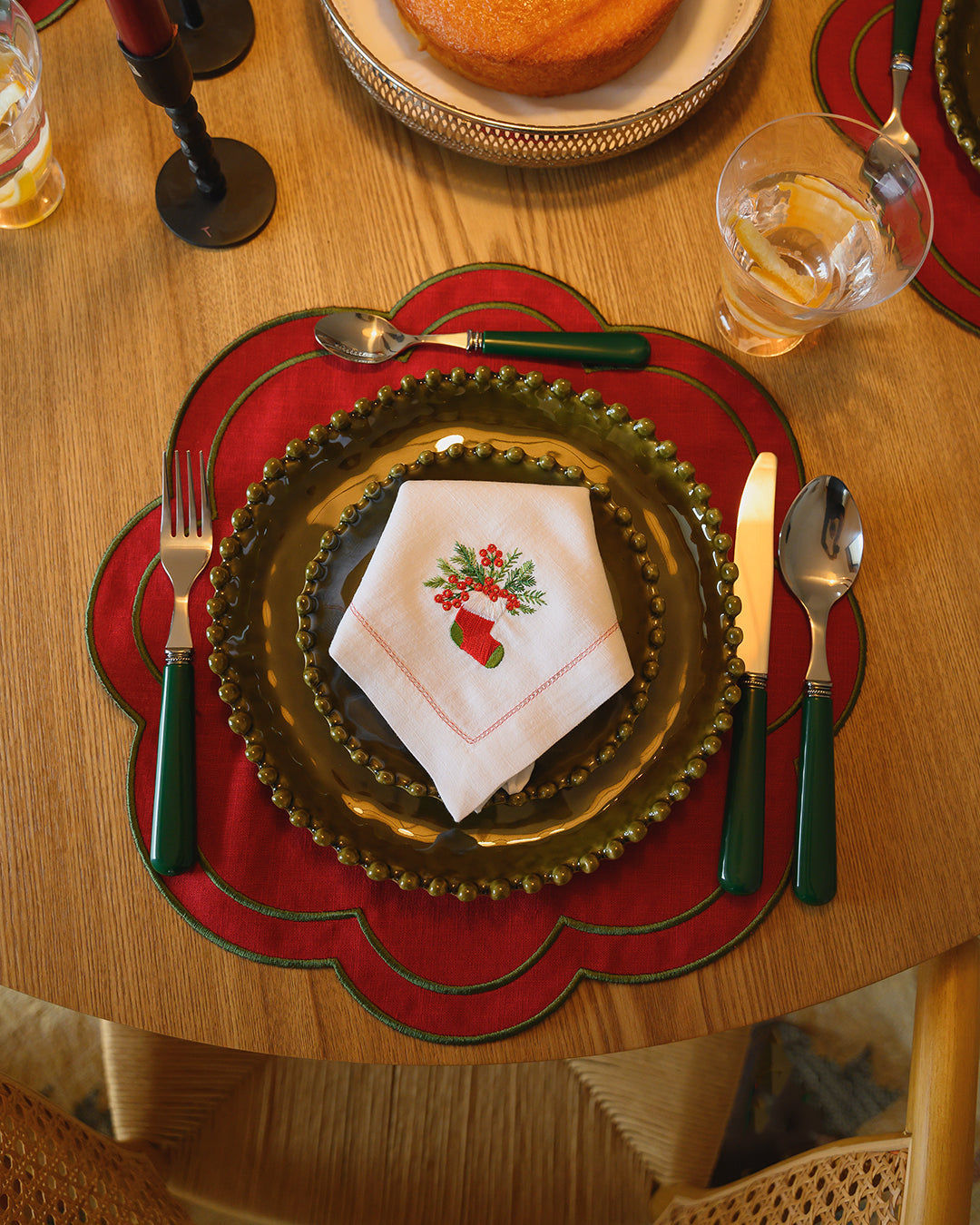 Dahlia Placemat, Bordeaux with Green