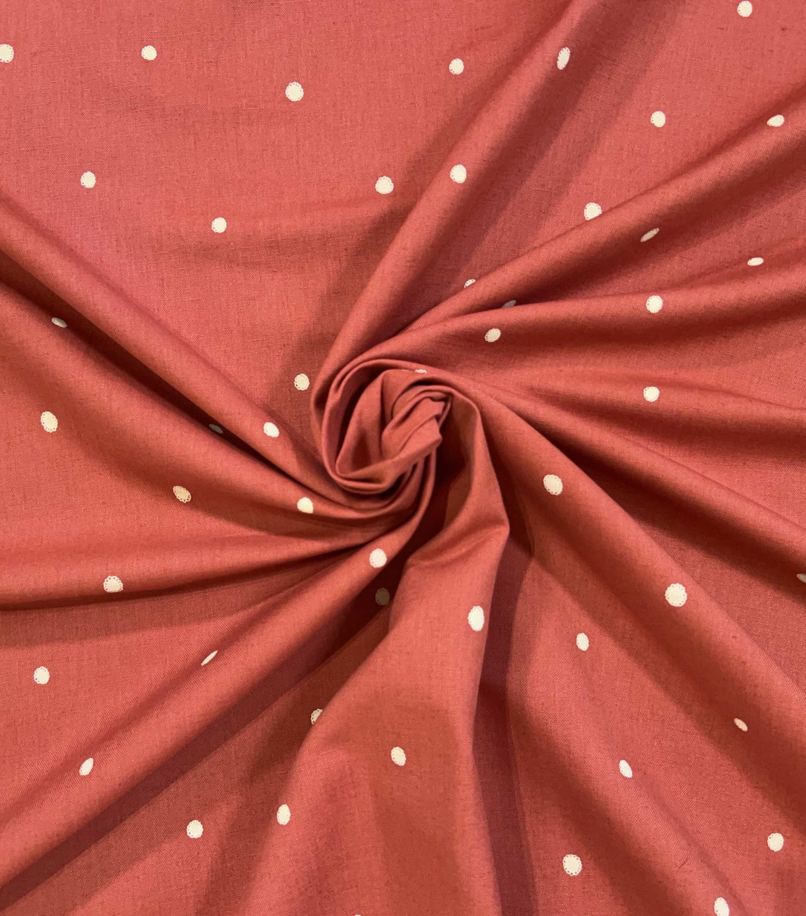 Dolce Daisies, Red Velvet, Metre