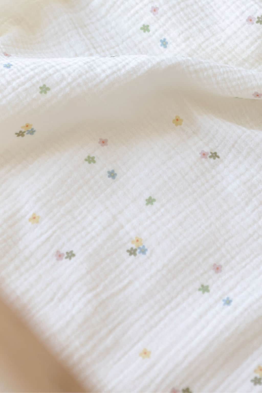 Soft Crib Sheet – Daisies