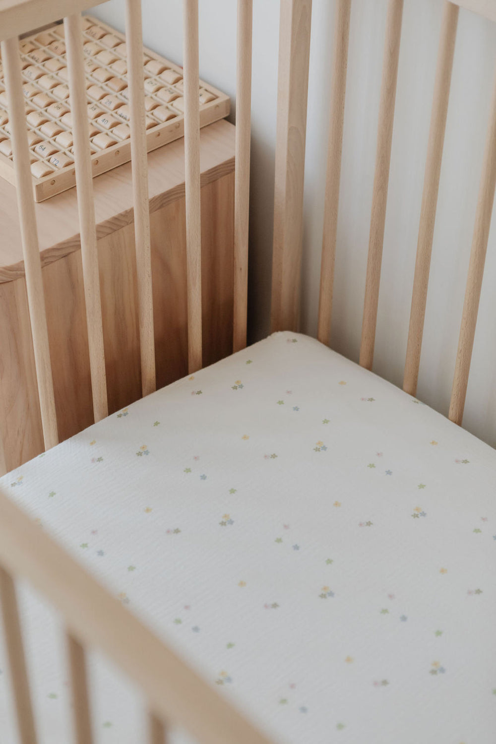Soft Crib Sheet – Daisies