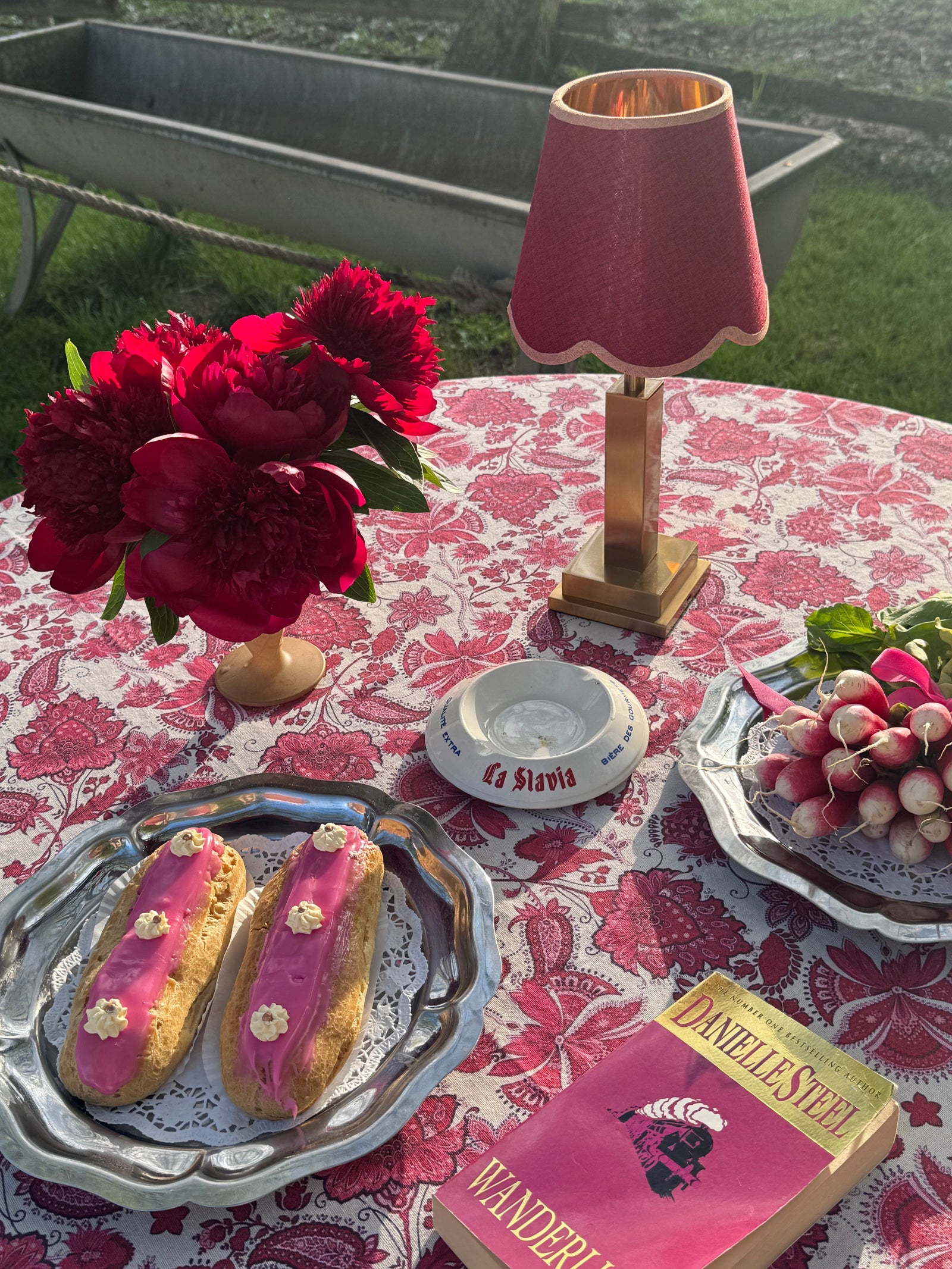 Philia Table Lamp Red Scallop