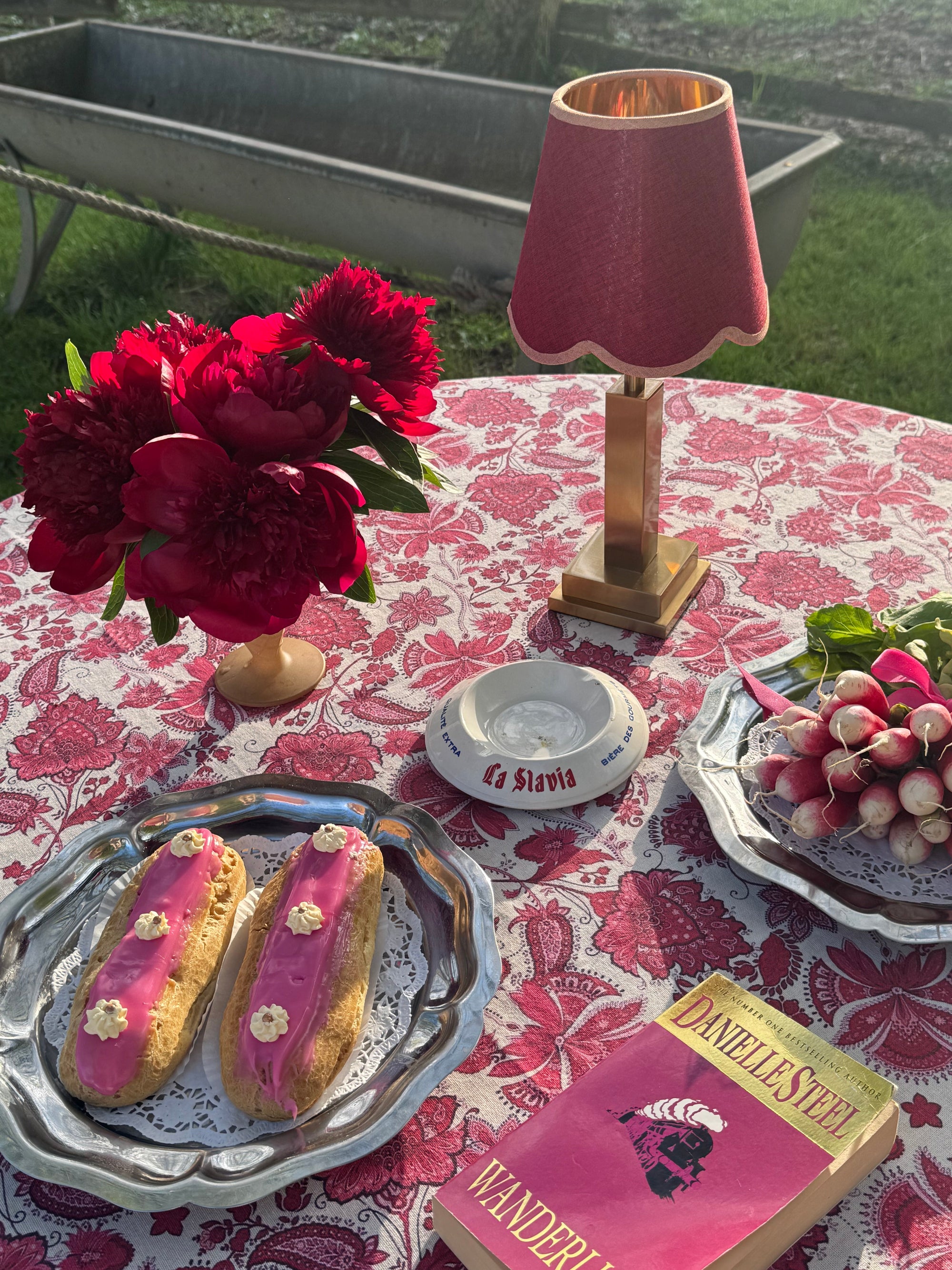 Philia Table Lamp Red Scallop