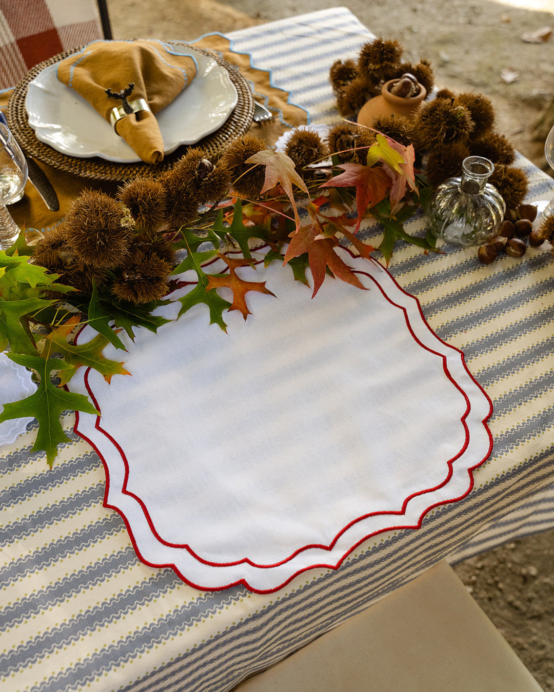 Greta Anti-Stain Placemat, White with Burgundy