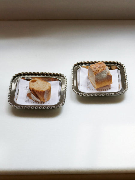 Twirl Bread Tray with Linen Napkin
