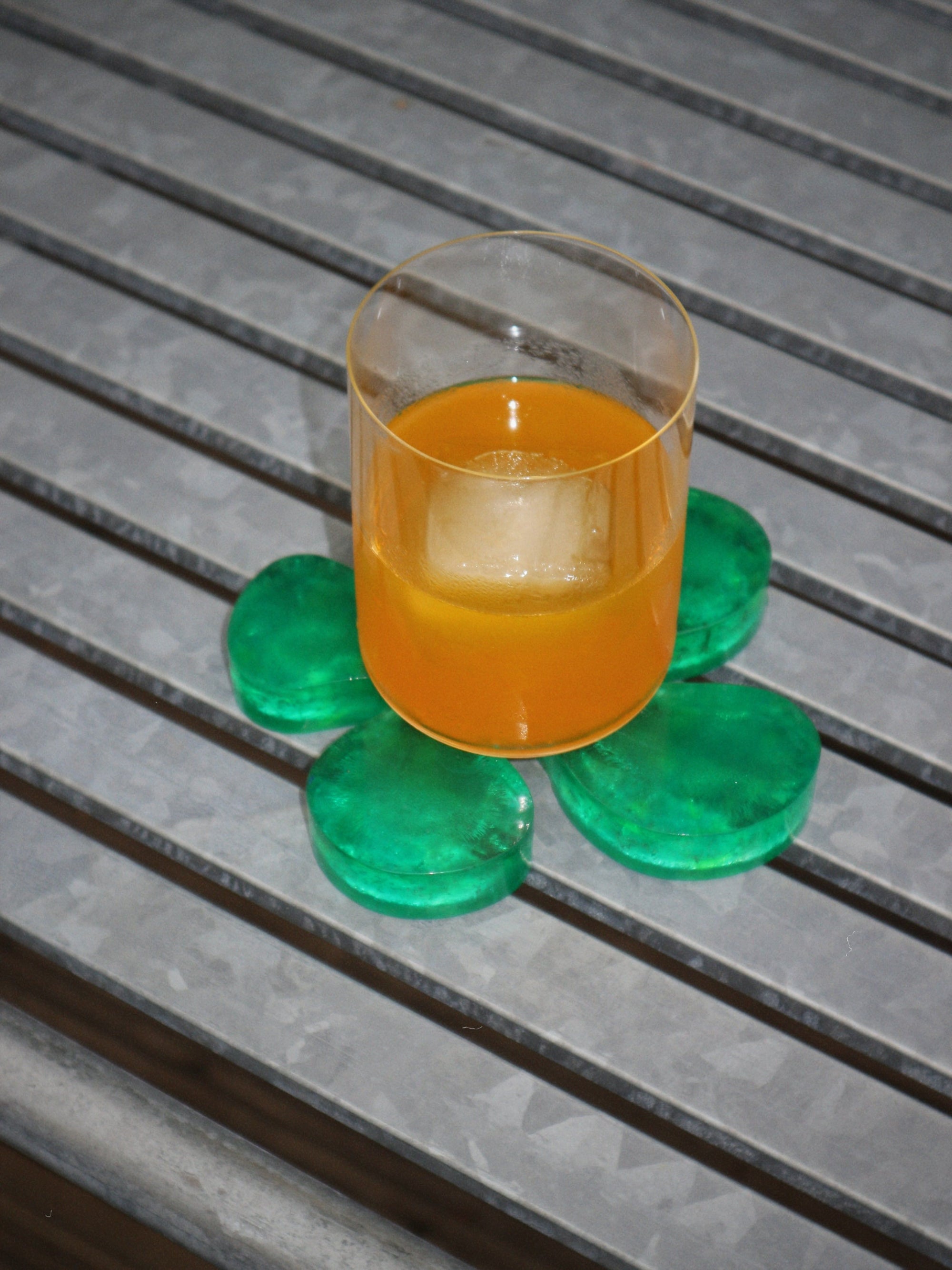 Fleur Objet in Green Recycled Plastic