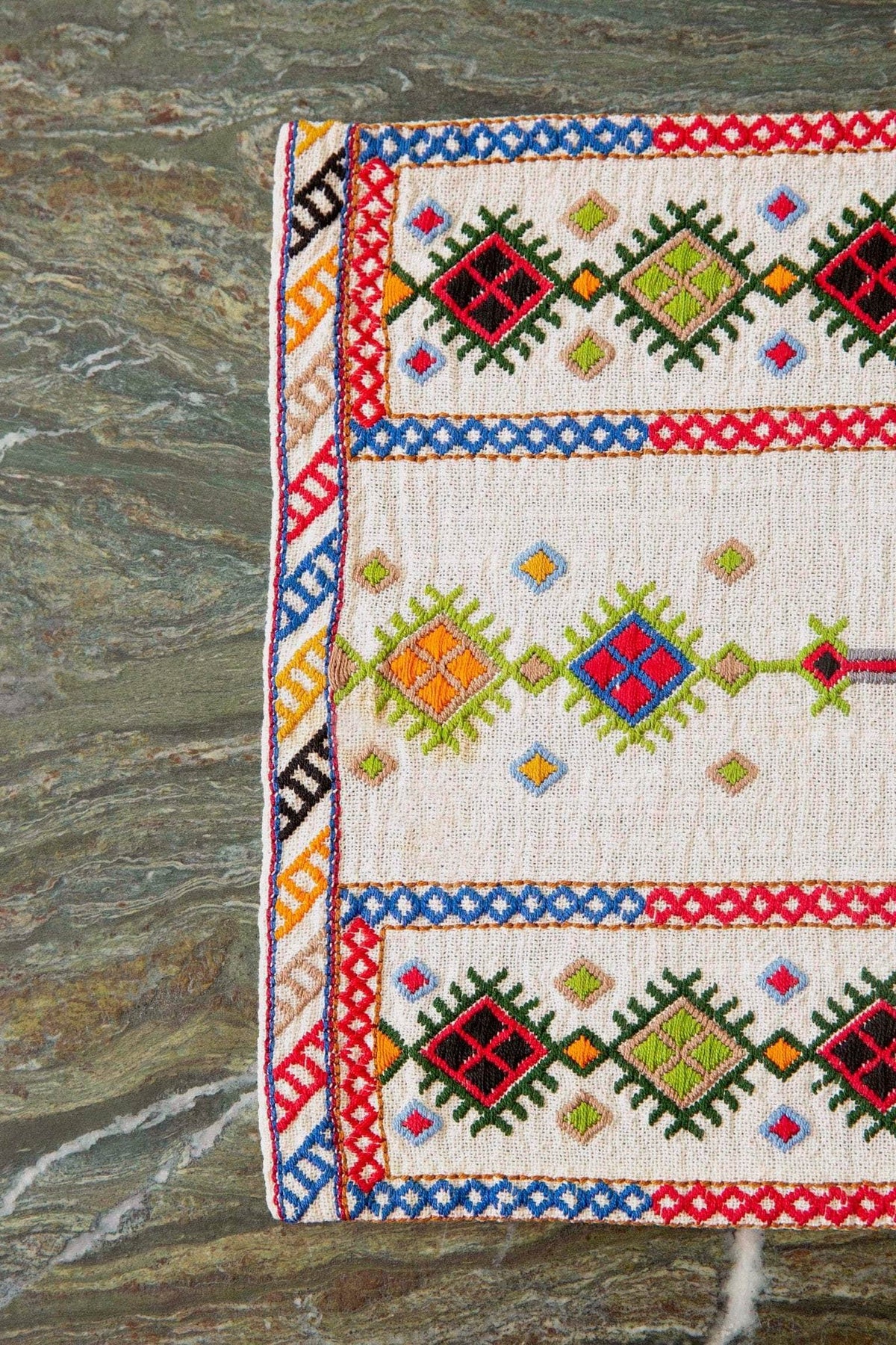 Thalori Vintage Table Runner