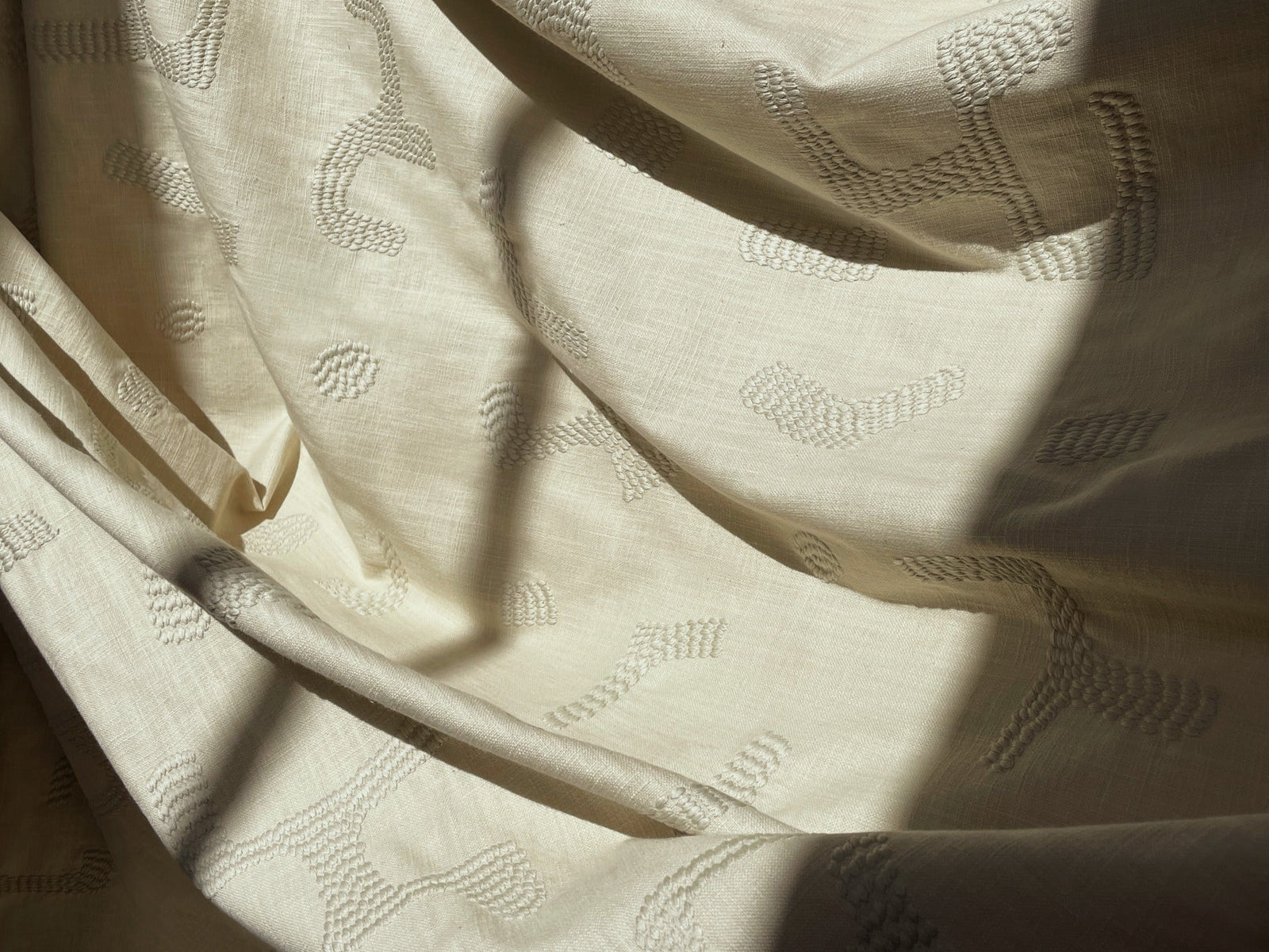 Aurora Footstool, Raphia, Powder