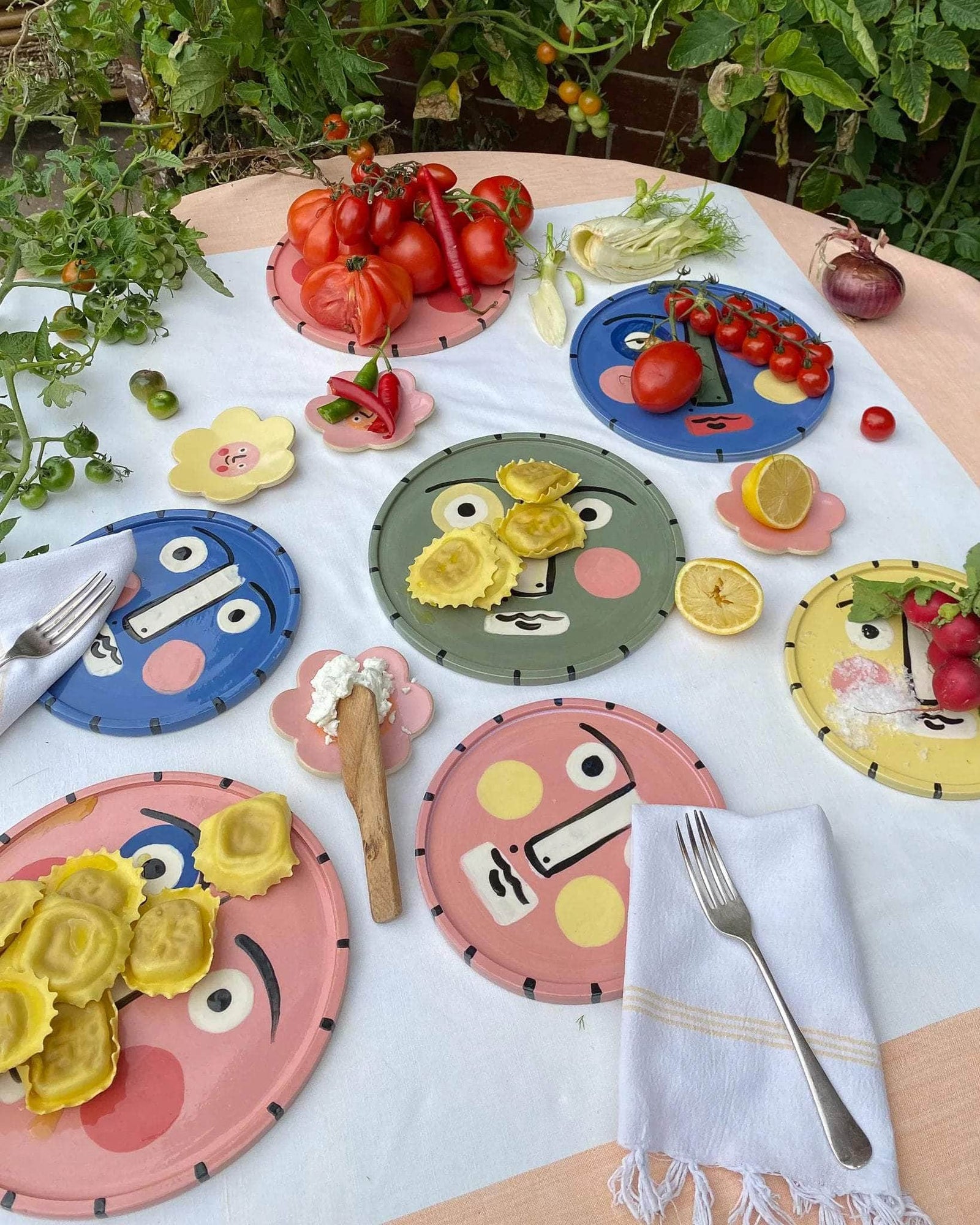 Isolation Face Plate Pink 19cm