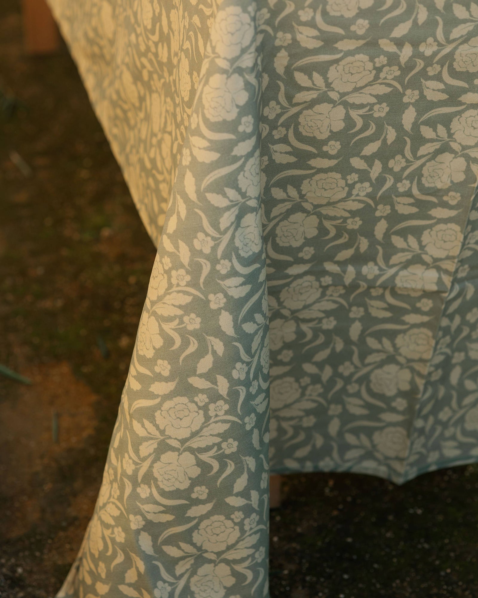 Fiore Tablecloth in Dark Green and Light Green, Printed in 100% Cotton