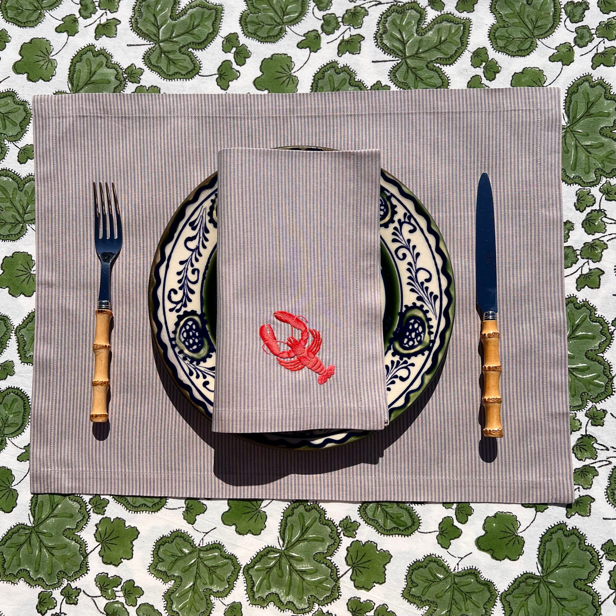 The ’Le Homard’ Napkin & Placemat Set - Grey & Ecru Stripe