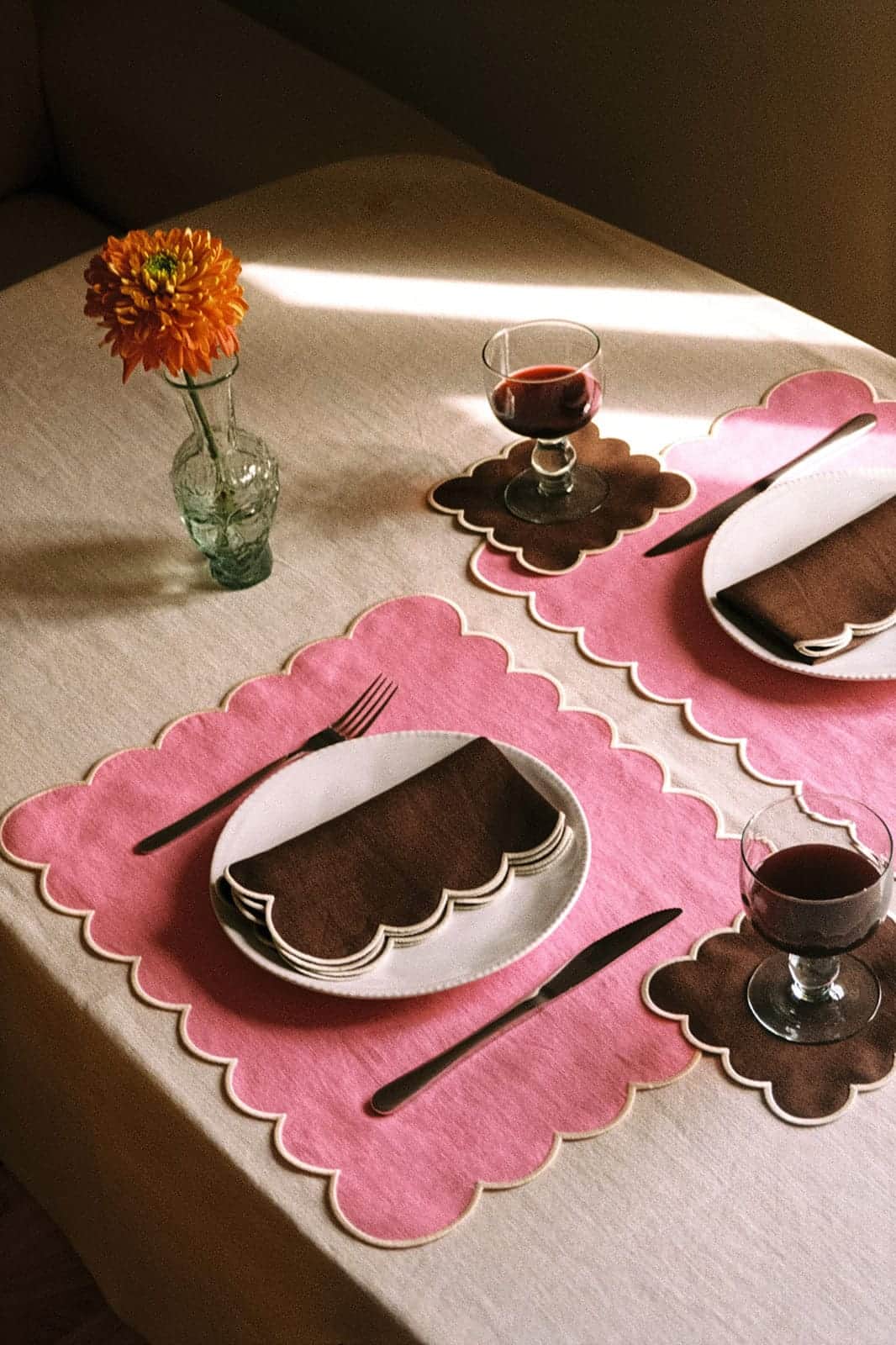Zero-Waste Scalloped Linen Placemats Bubblegum Pink - Set of 2