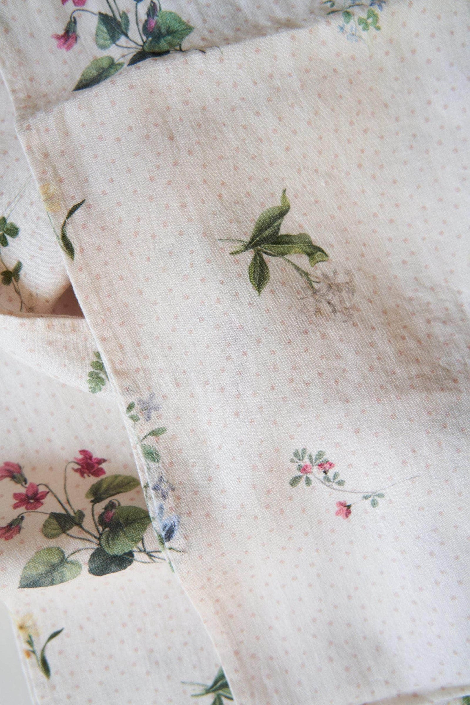 Signs of Spring Spot Linen Runner