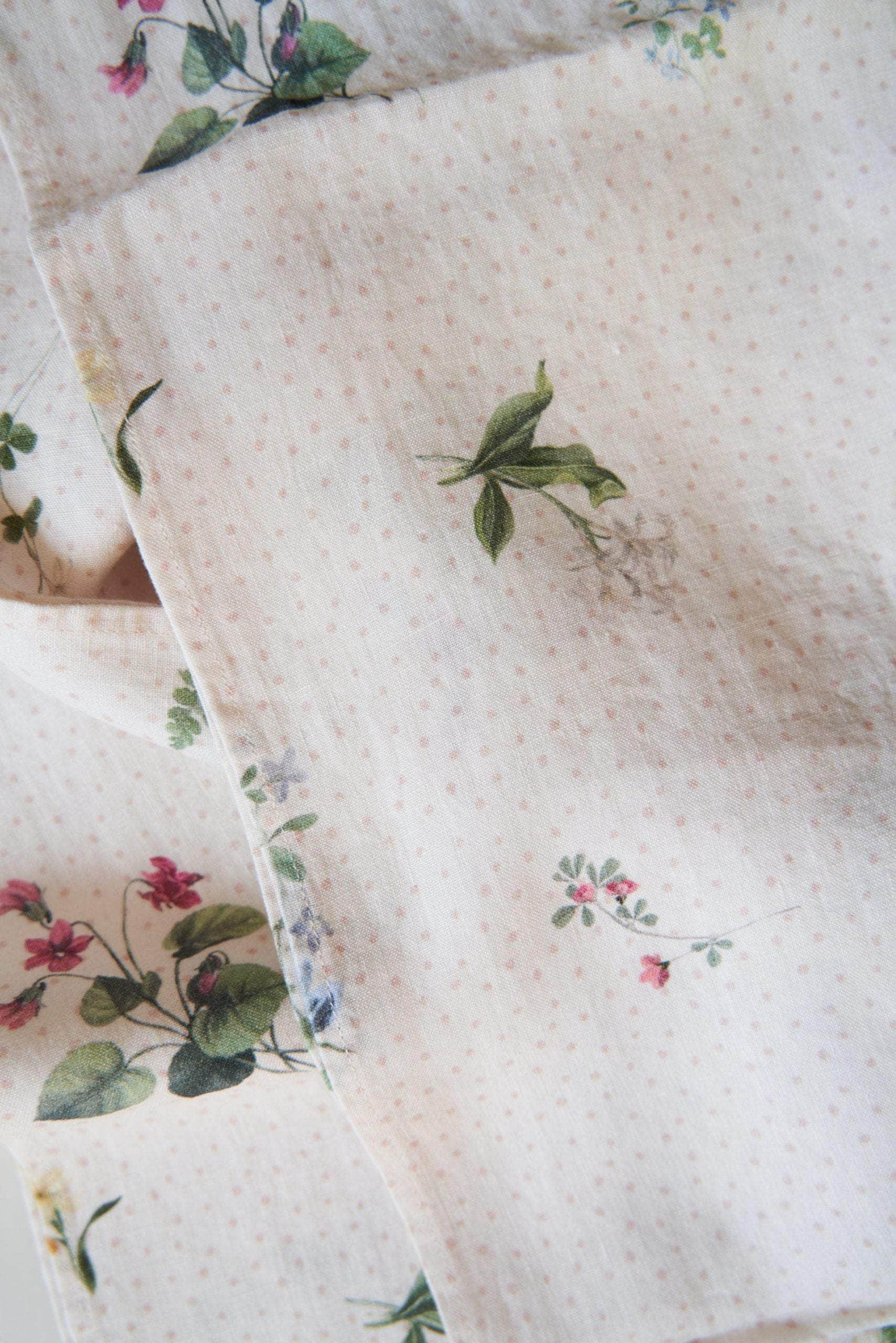 Signs of Spring Spot Linen Runner