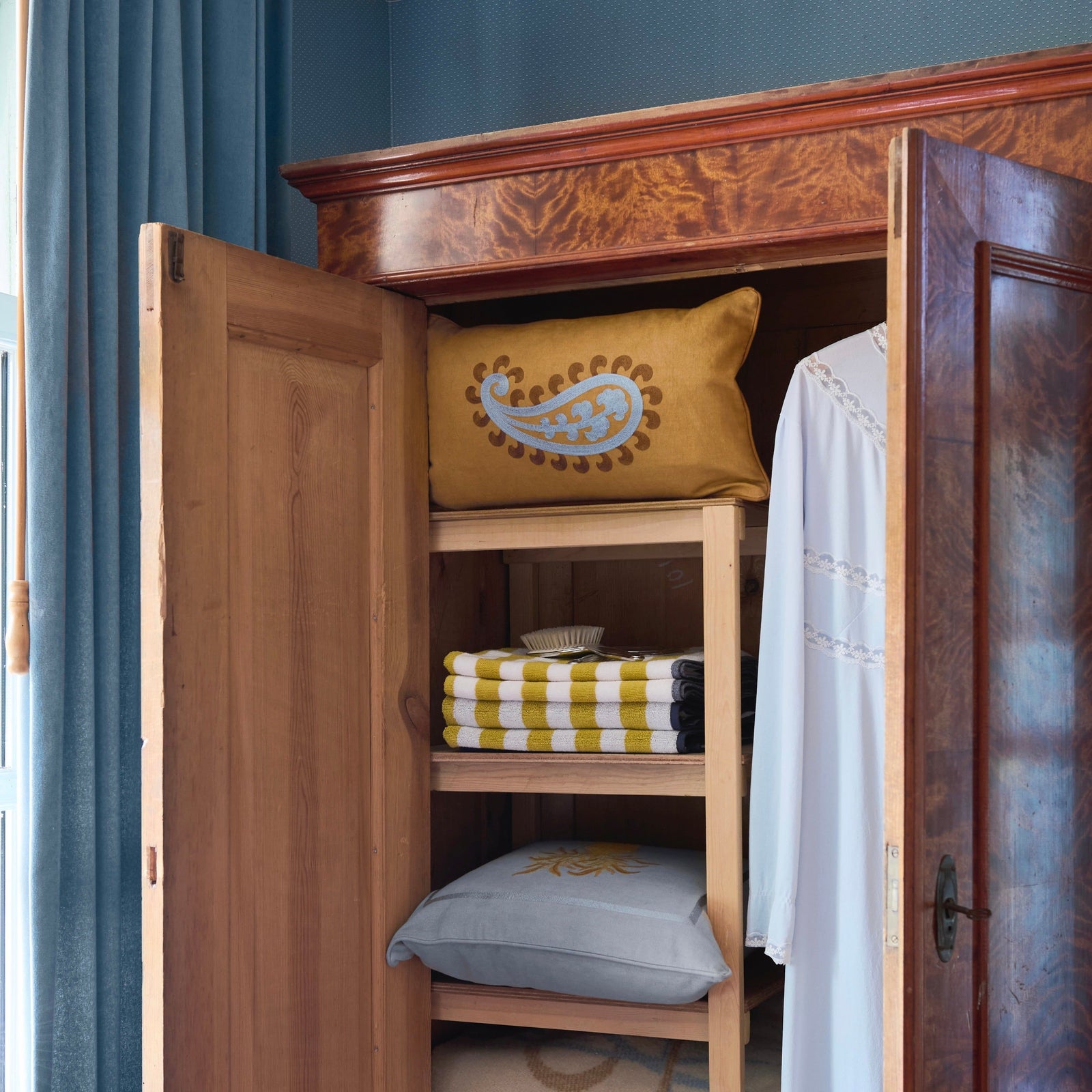 Double Sided Cushion Siena Raffia & Smokey Blue