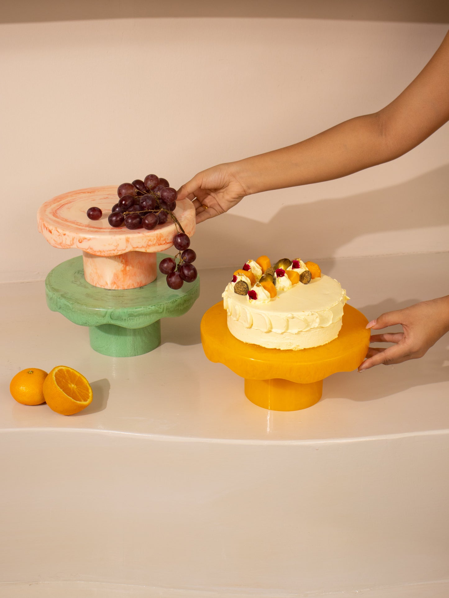 Scallop Resin Cake Stand, Orange - 9.5x4.5 Inches