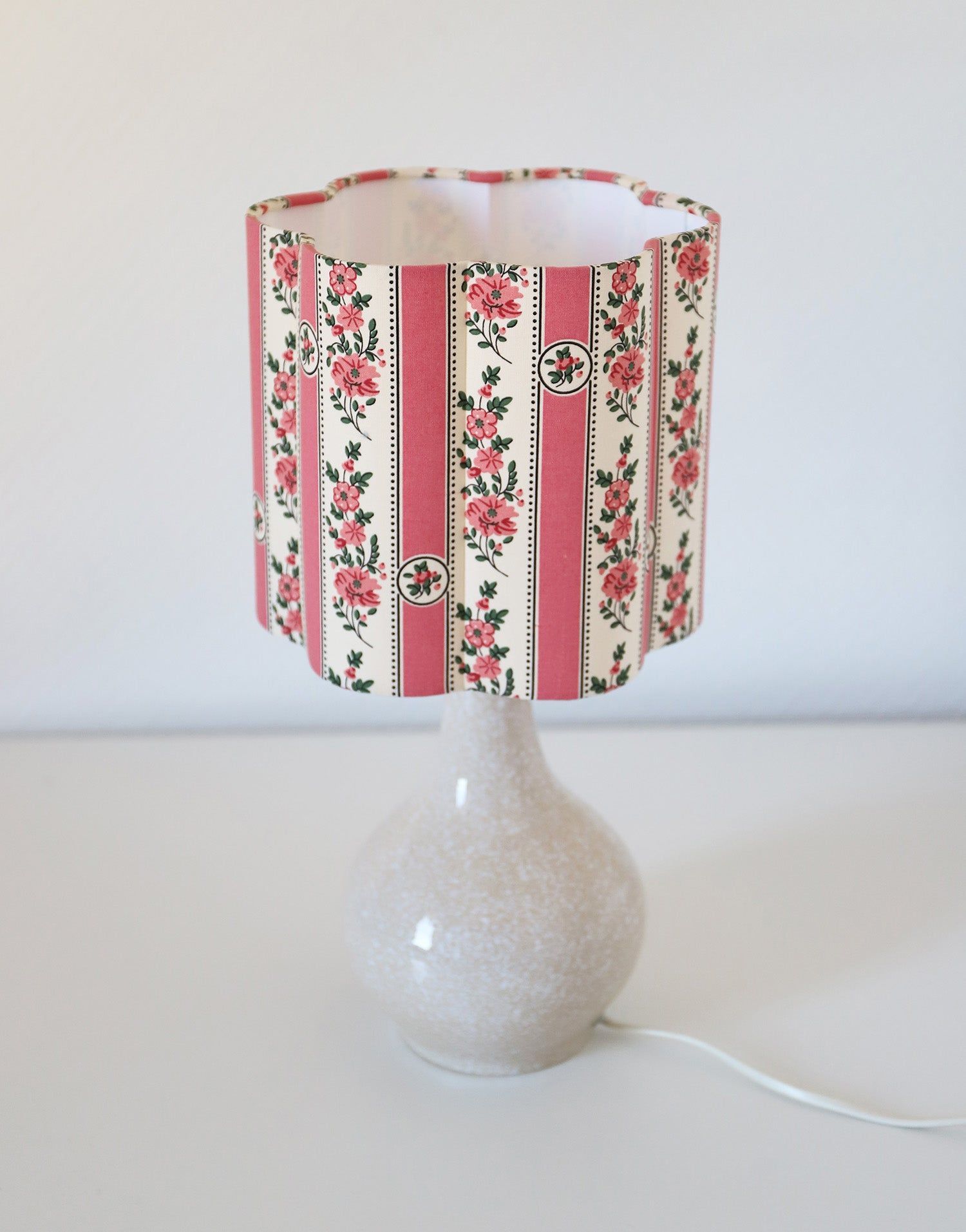 Flora Flower-Shaped Lampshade 'Pink Table Lamp'