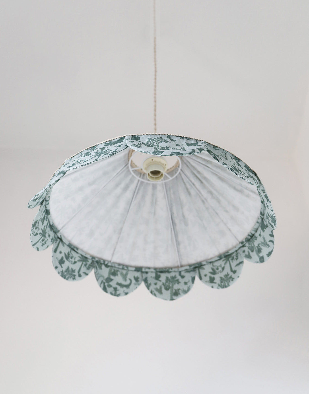 Conical Pendant Light With Petal Finish Mika “Savanne”