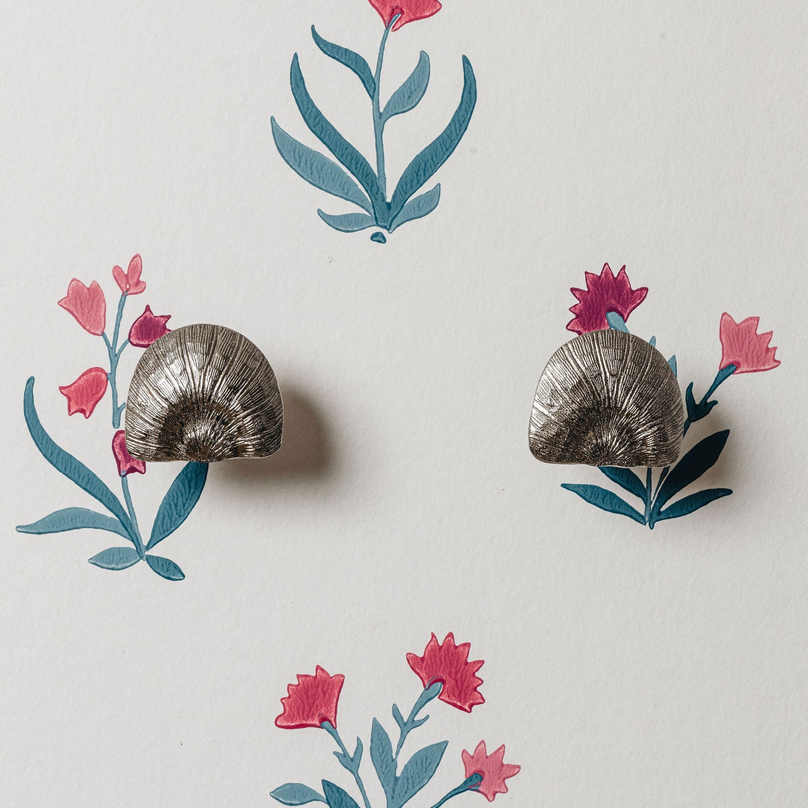 Cove Shell Knob, Antique Brass